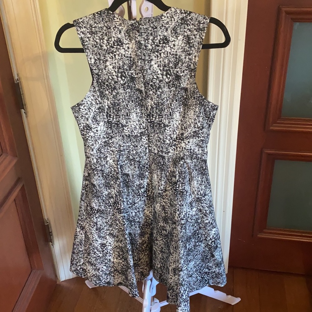 Dress - Picture 2 of 7